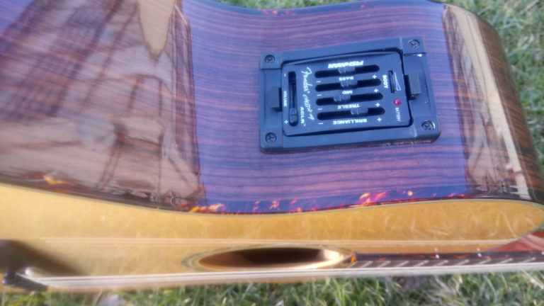 Elektro-akustická gitara
