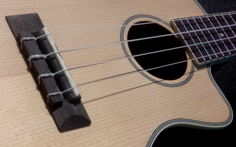 Ukulele – ladenia